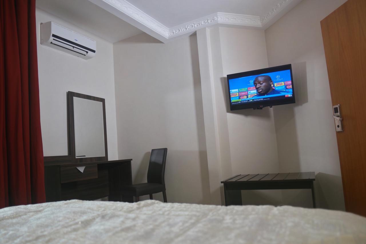 Noubou International Hotel Douala Buitenkant foto