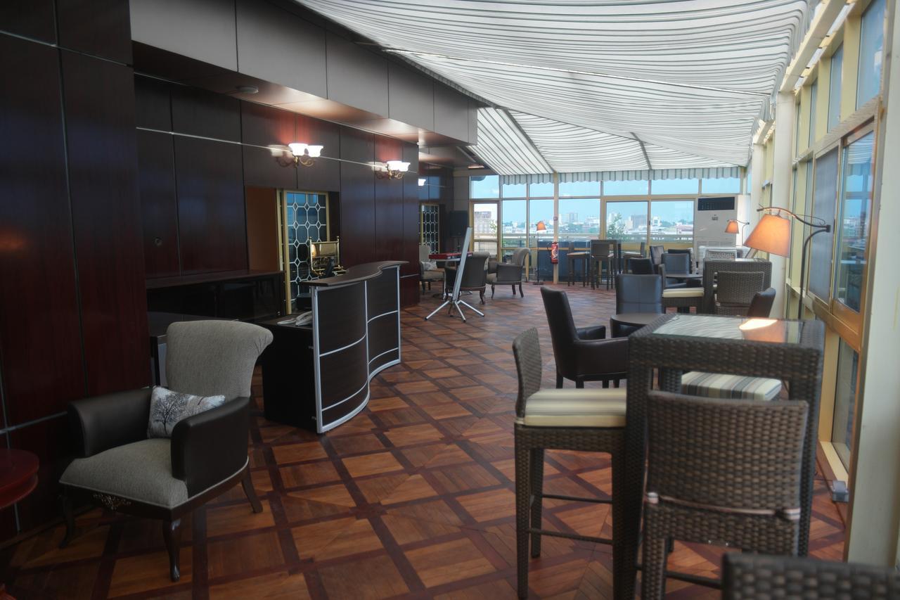 Noubou International Hotel Douala Buitenkant foto