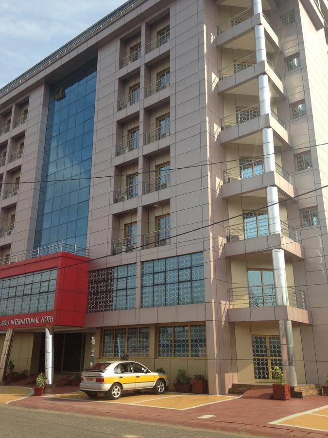 Noubou International Hotel Douala Buitenkant foto