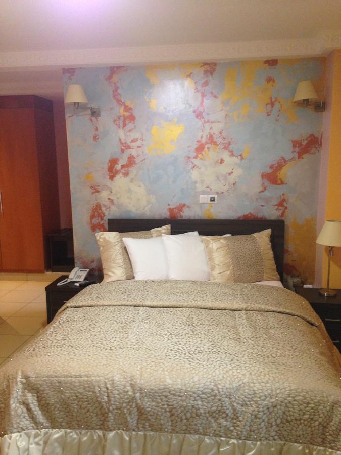 Noubou International Hotel Douala Buitenkant foto