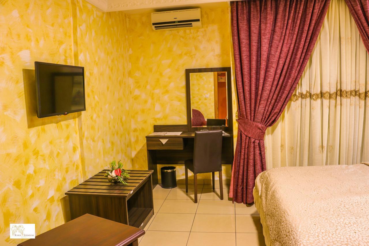 Noubou International Hotel Douala Buitenkant foto