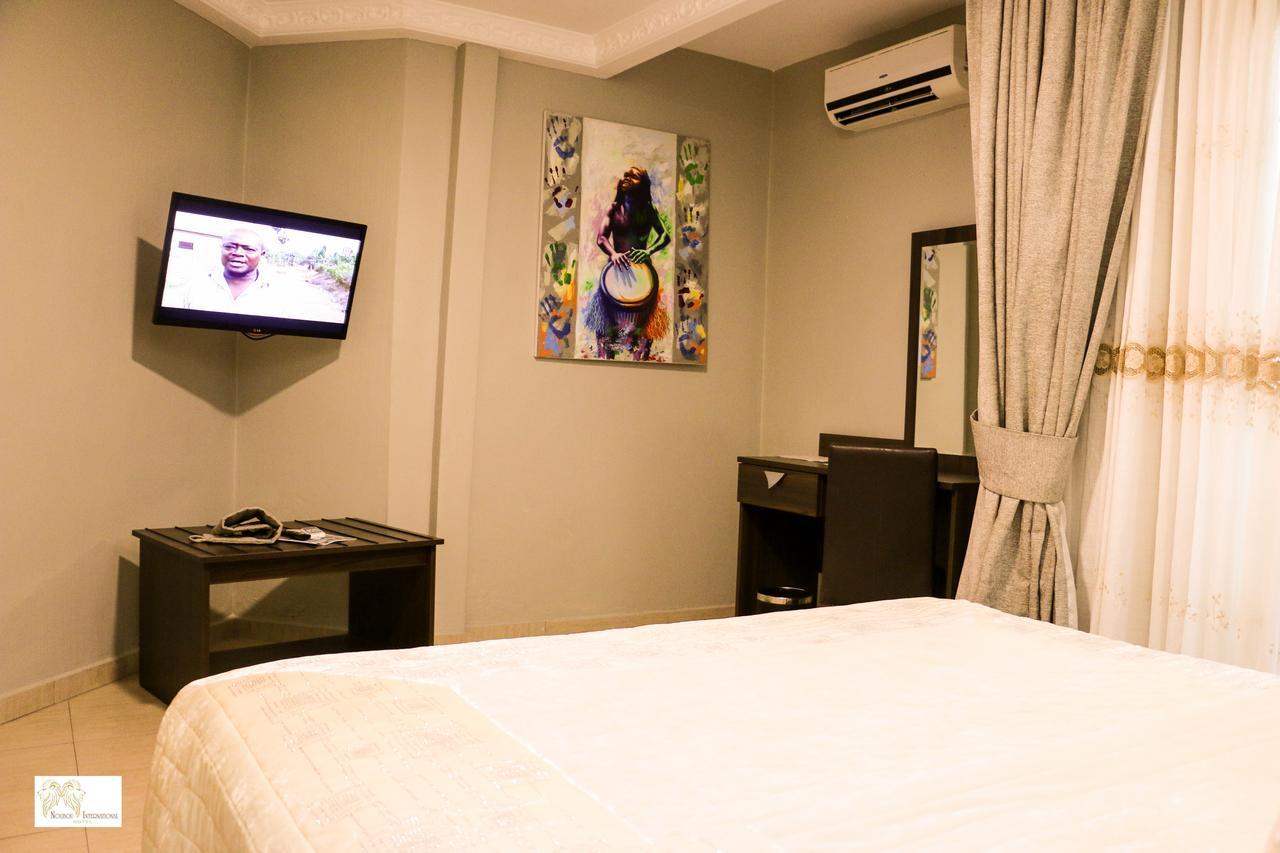 Noubou International Hotel Douala Buitenkant foto