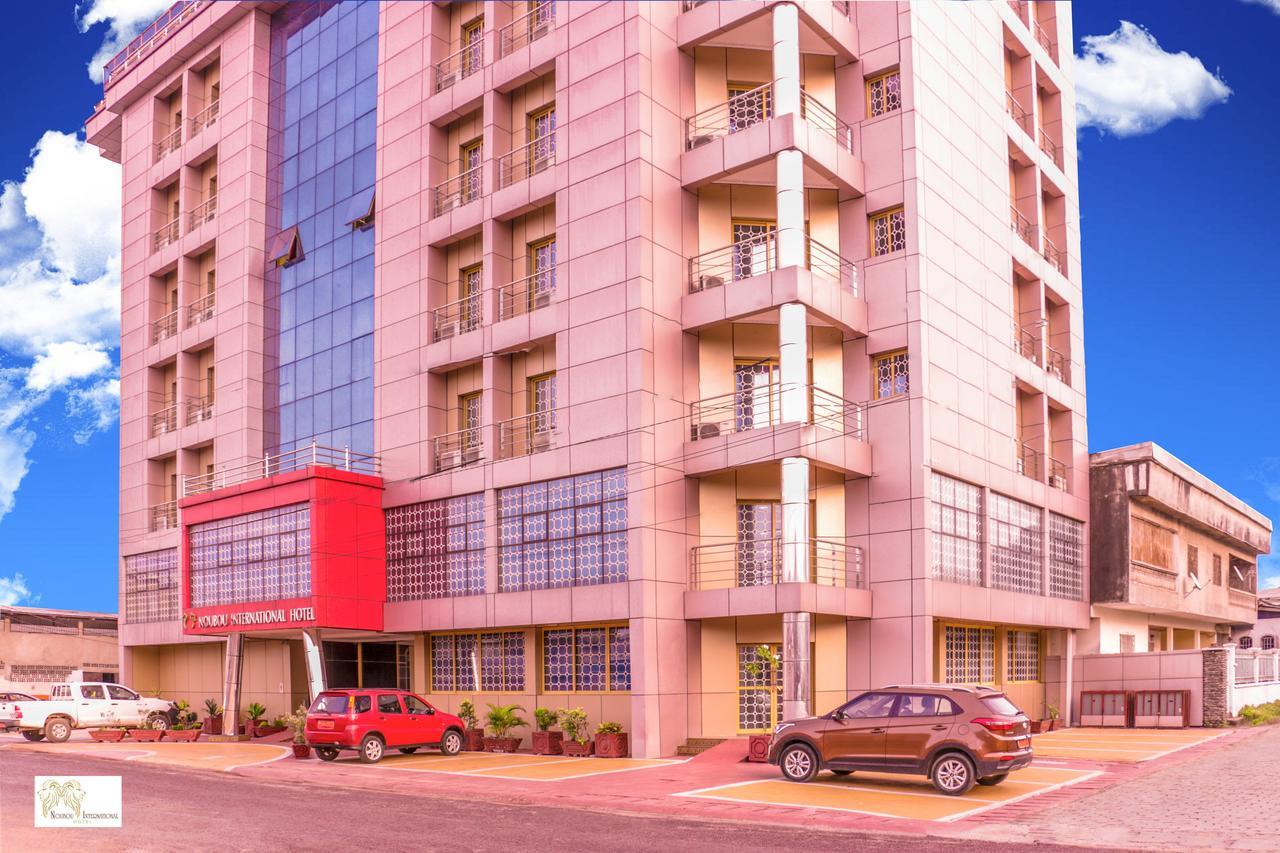 Noubou International Hotel Douala Buitenkant foto