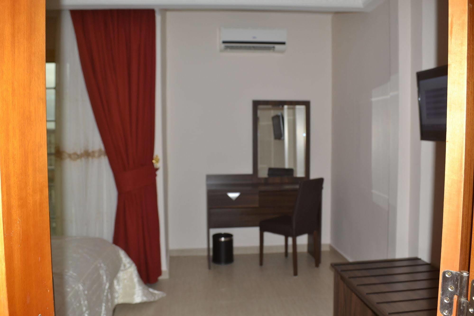 Noubou International Hotel Douala Buitenkant foto