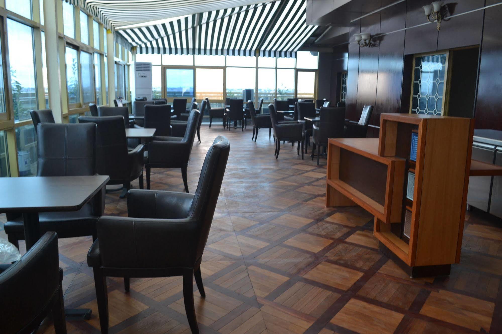 Noubou International Hotel Douala Buitenkant foto