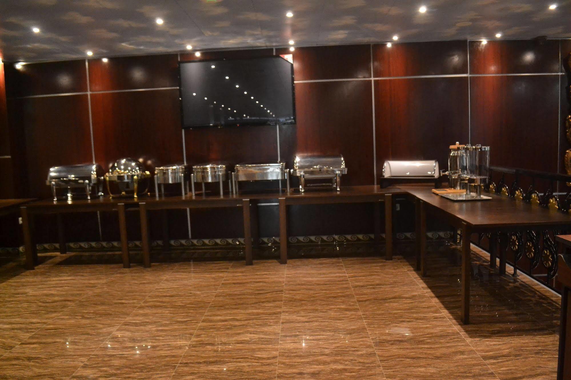 Noubou International Hotel Douala Buitenkant foto