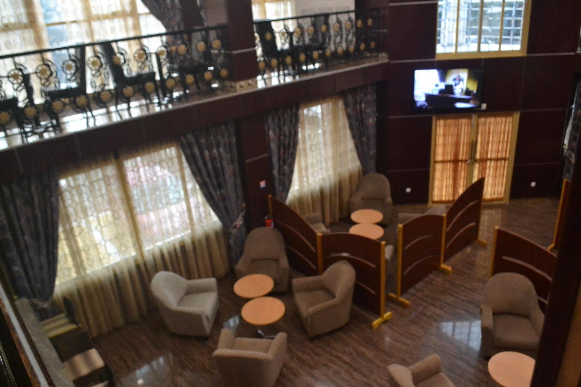 Noubou International Hotel Douala Buitenkant foto