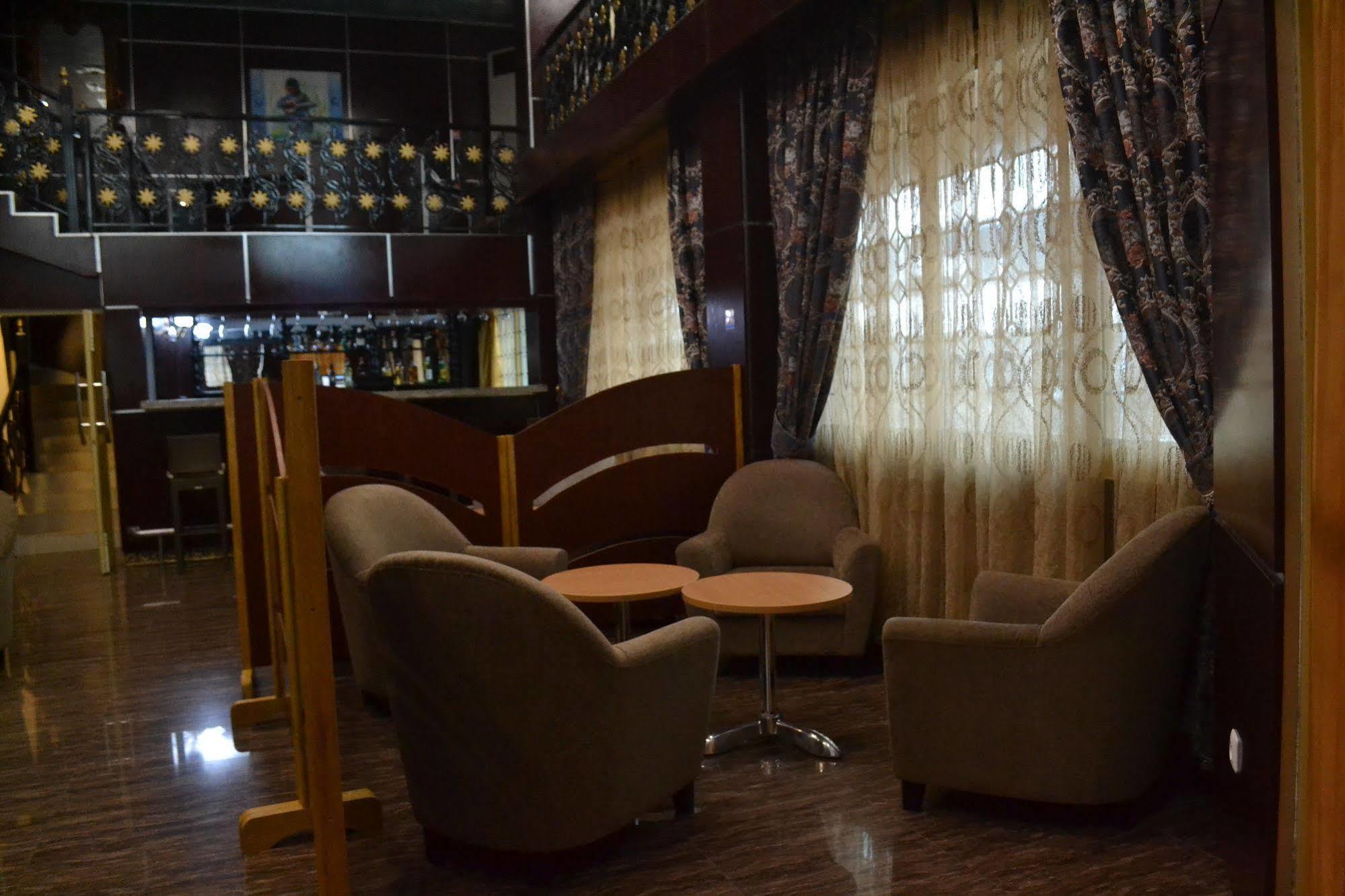 Noubou International Hotel Douala Buitenkant foto