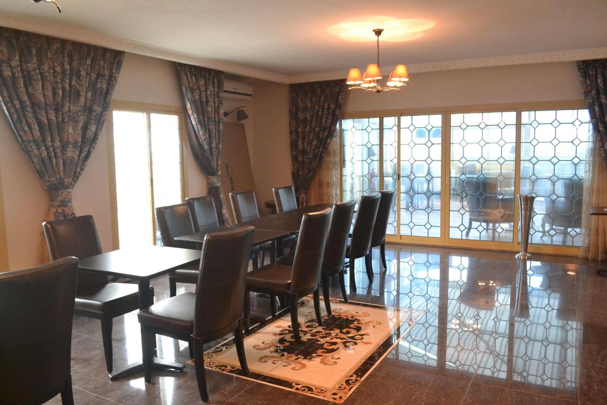 Noubou International Hotel Douala Buitenkant foto
